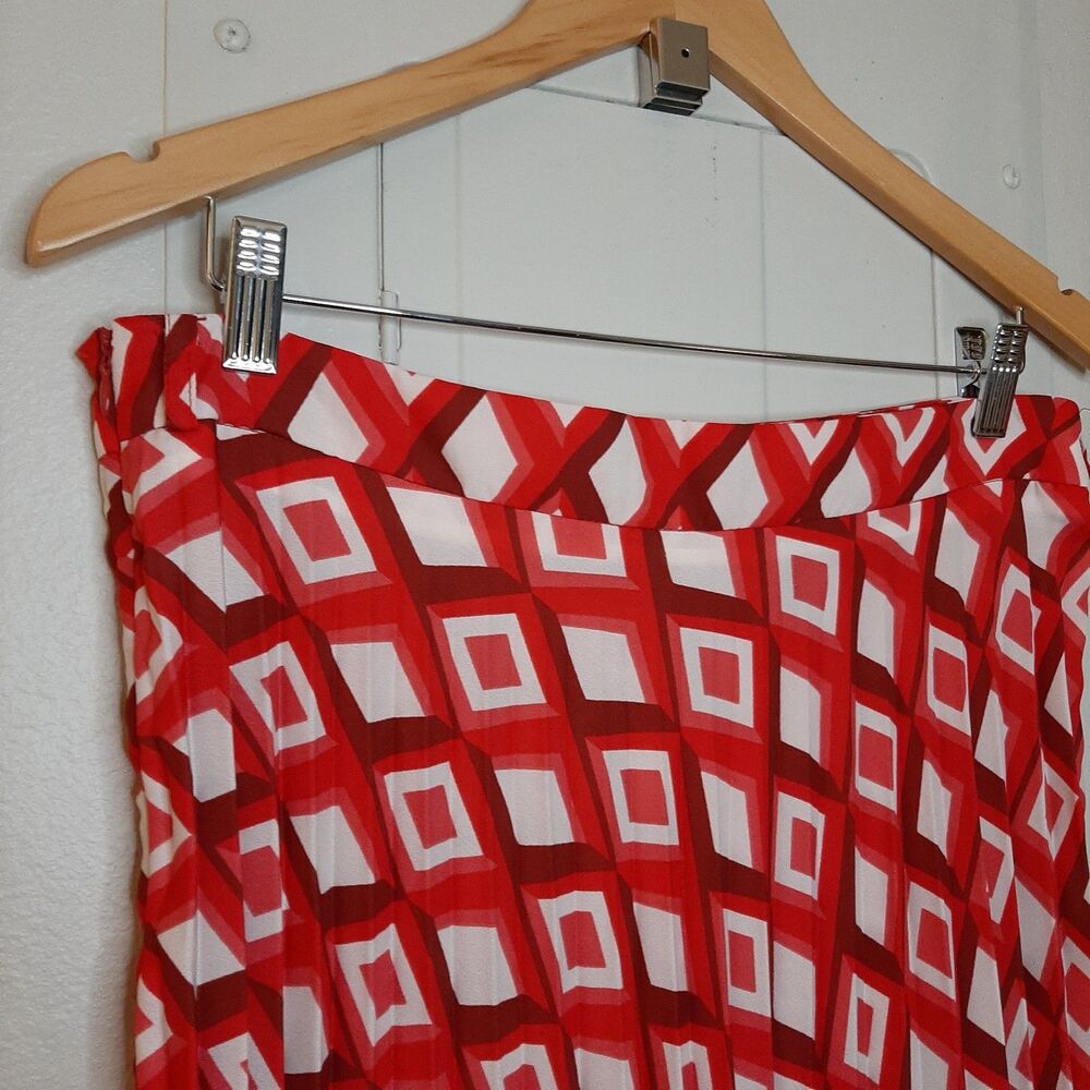 NEW Zara Red Geometric Print Mini Skirt Size XL Juniors Pleated Lightweight - Picture 9 of 9